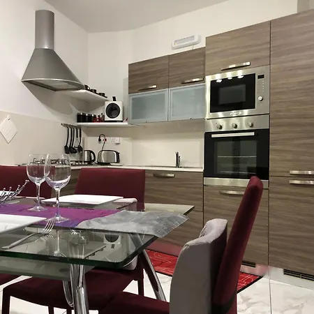 Sea View 2 Bed Close To