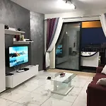Sea View 2 Bed Close To