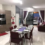 Sea View 2 Bed Close To