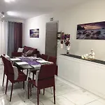 Sea View 2 Bed Close To *