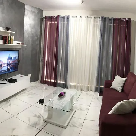 Sea View 2 Bed Close To