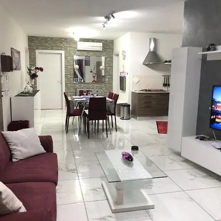 Sea View 2 Bed Close To Apartment Marsaskala