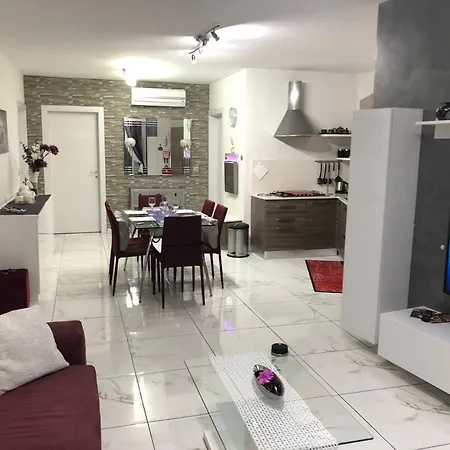 Sea View 2 Bed Close To *