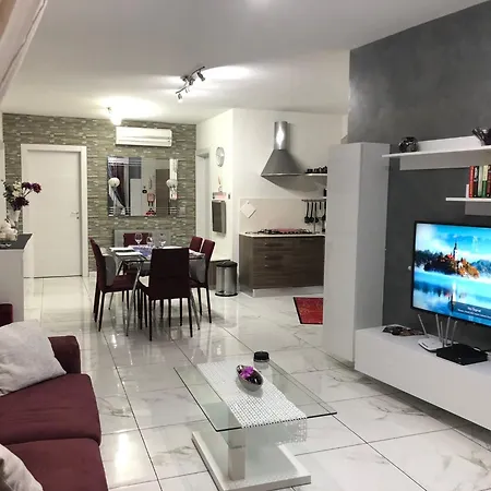Sea View 2 Bed Close To Marsaskala