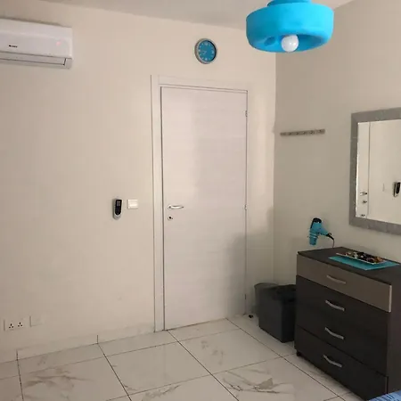 Sea View 2 Bed Close To Apartman