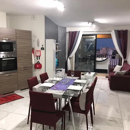 Sea View 2 Bed Close To