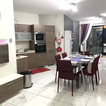 Sea View 2 Bed Close To Apartman *