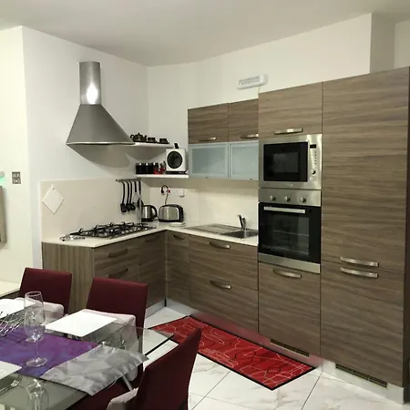 Sea View 2 Bed Close To Apartman *