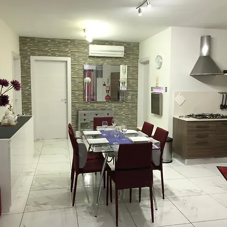 Sea View 2 Bed Close To Apartman Marsaskala