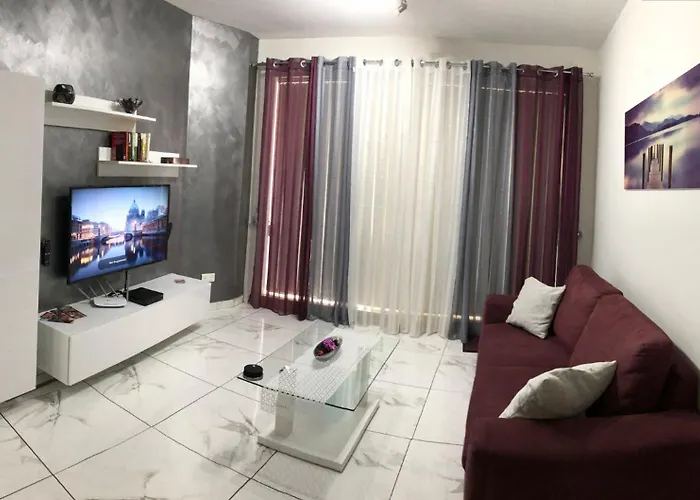 Sea View 2 Bed Close To