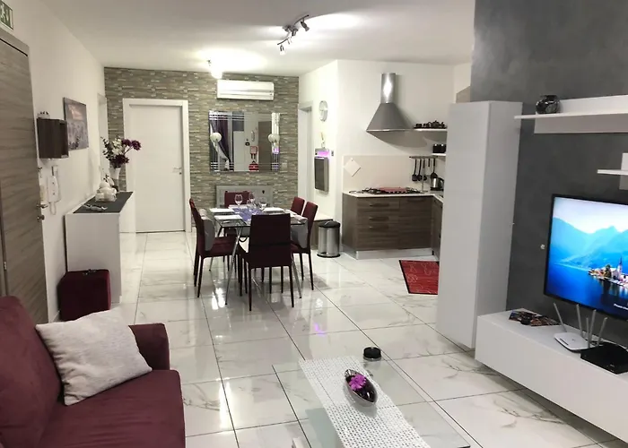 Sea View 2 Bed Close To *