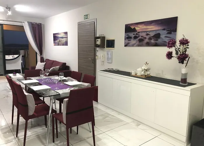 Sea View 2 Bed Close To *