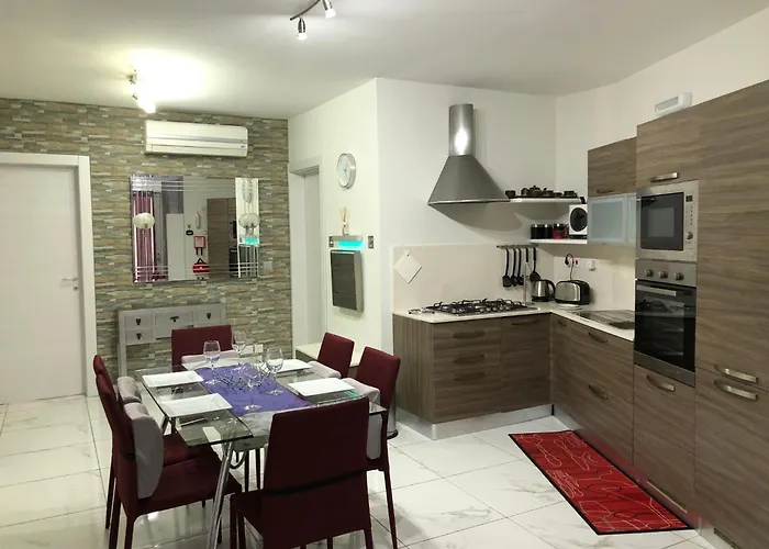 Sea View 2 Bed Close To Apartment