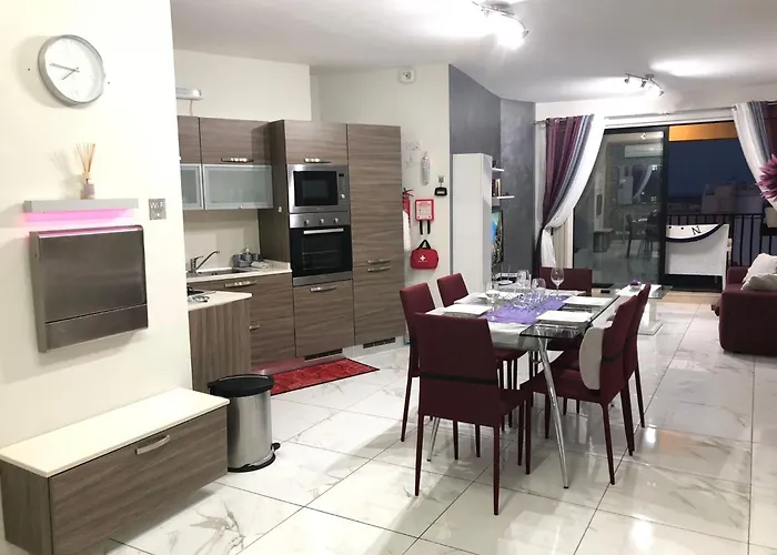 Sea View 2 Bed Close To Apartment *