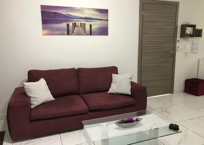 Sea View 2 Bed Close To Apartment