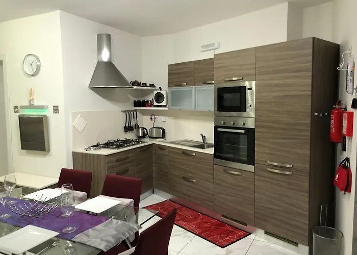 Sea View 2 Bed Close To Apartment *