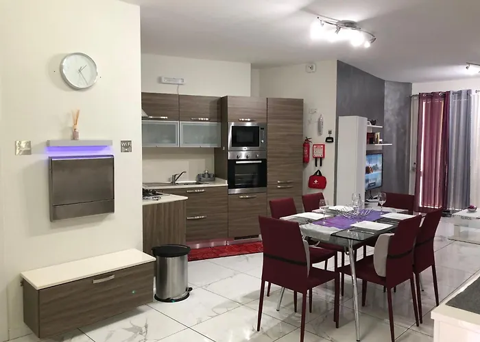 Sea View 2 Bed Close To *